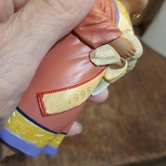 Hallmark A Celebration of Angels ornament - Picture 3 of 6